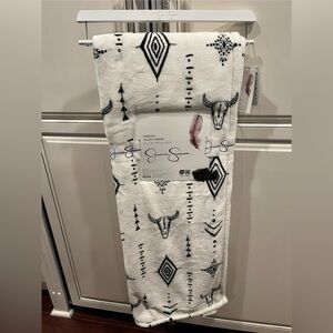 Jessica Simpson Black and White Printed Plush Throw Blanket Aztec